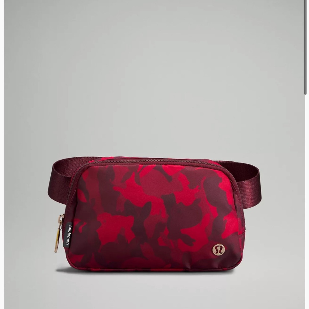 NWT Lululemon Belt bag Limited New Year